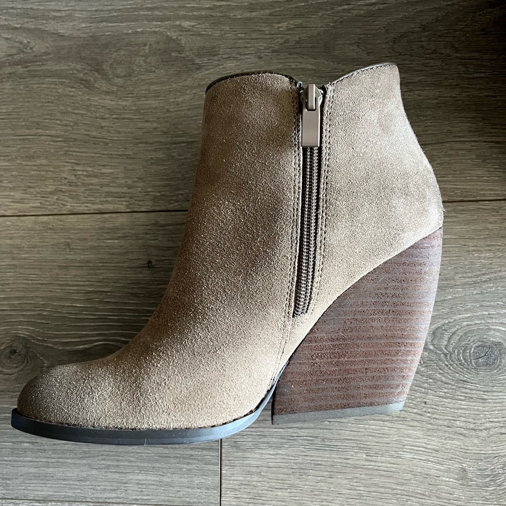 NWT Very Volatile Whitby Distressed Suede & Leather Bootie Color Khaki Size 7.5 - Picture 4 of 14